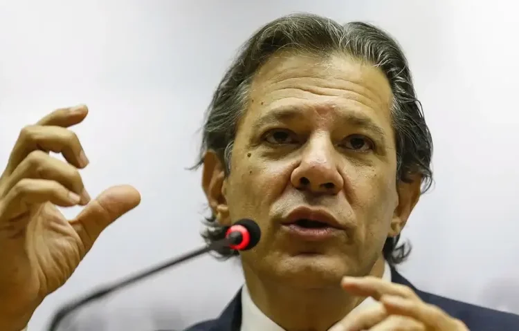 Governo Brasileiro Mantém Meta de Superávit Primário para 2026, Apesar dos Desafios